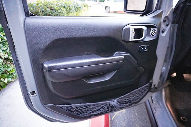 Used 2023 Jeep Wrangler Unlimited AWD/4WD image 32