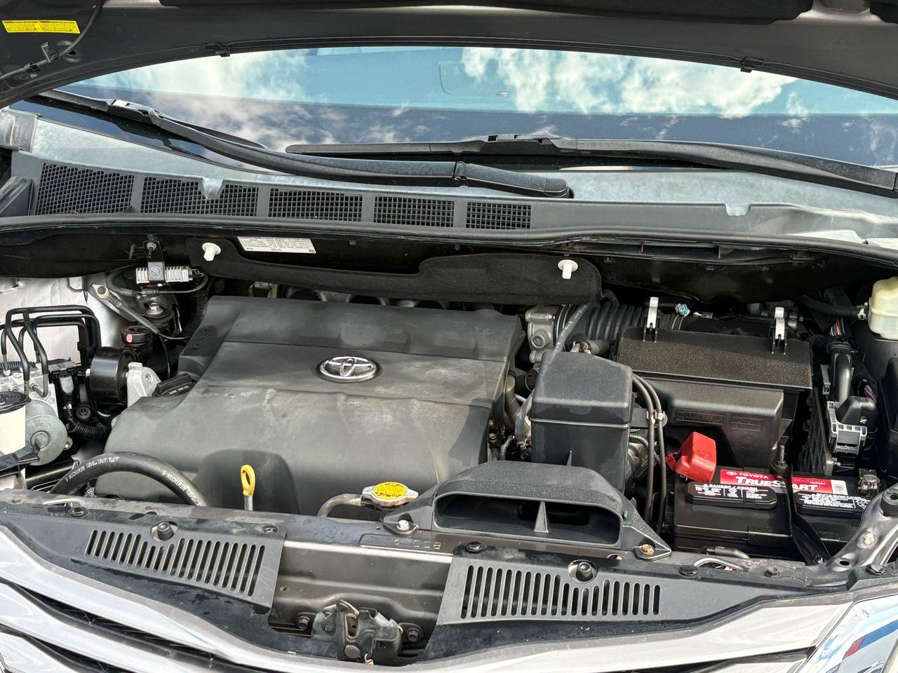 Used 2015 Toyota Sienna XLE w/ XLE Navigation Package FWD image 42
