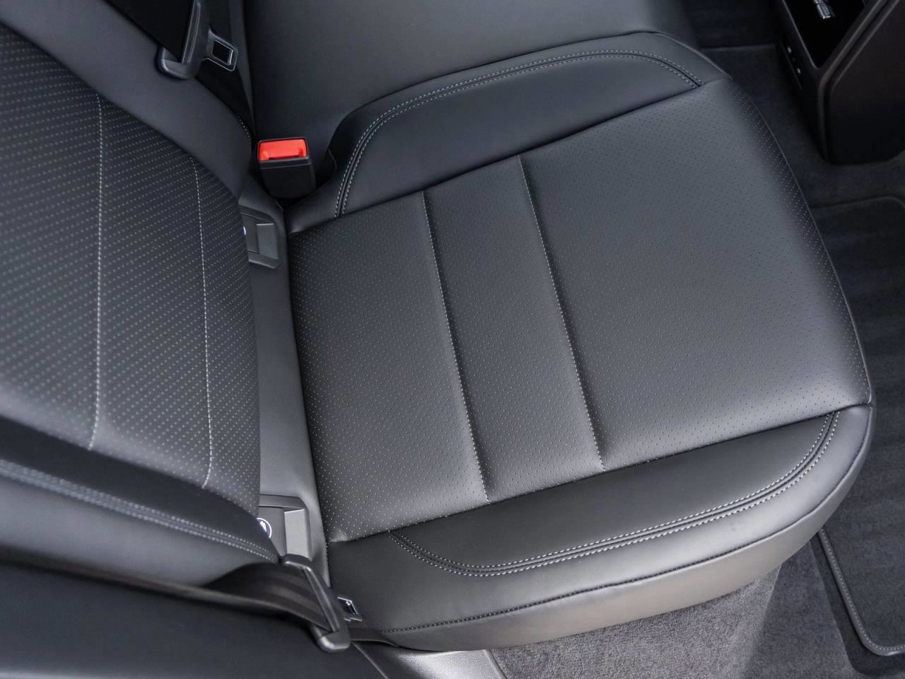 Used 2025 Porsche Macan 4S Electric image 79