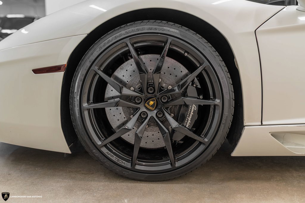 Used 2015 Lamborghini Aventador LP 700-4 image 14