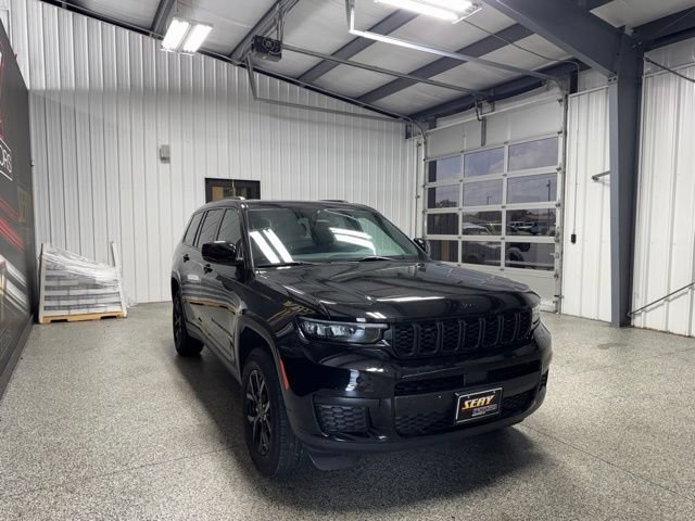 Used 2025 Jeep Grand Cherokee L Altitude AWD/4WD image 18