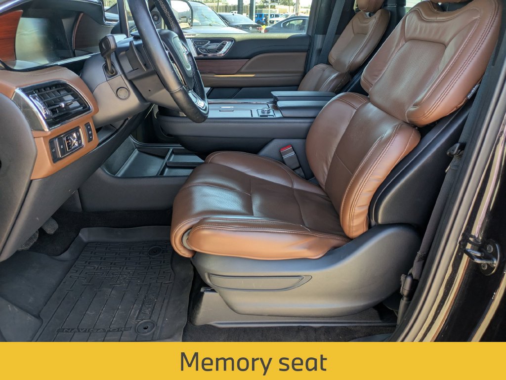 Used 2023 Lincoln Navigator L Reserve RWD image 16