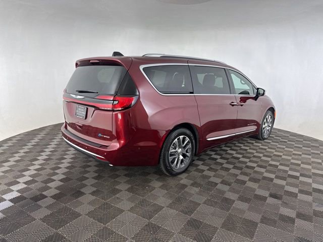 Used 2023 Chrysler Pacifica Pinnacle image 5