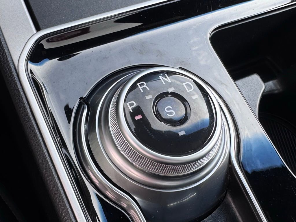 Certified 2020 Ford Edge ST-Line w/ Cold Weather Package AWD/4WD image 34