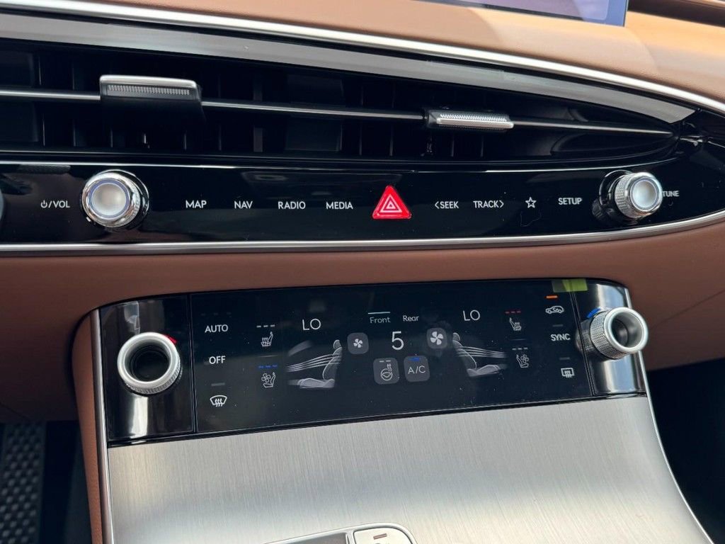 Used 2026 Genesis GV70 2.5T Advanced image 14