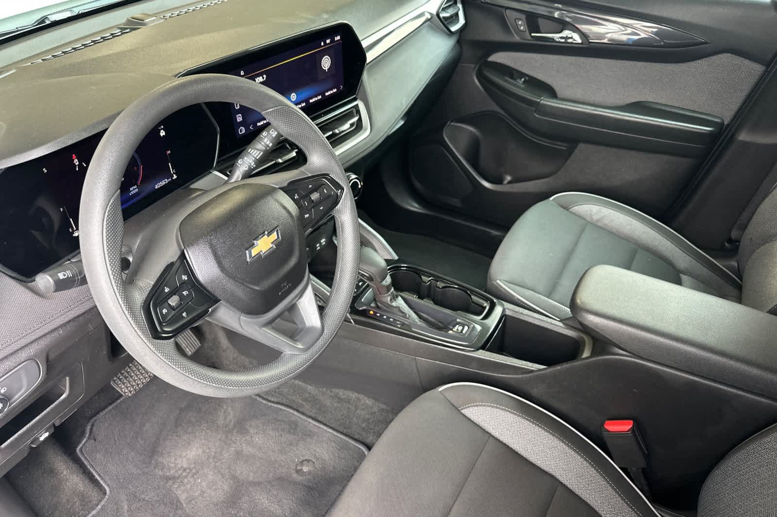 Used 2025 Chevrolet TrailBlazer LT AWD/4WD image 13