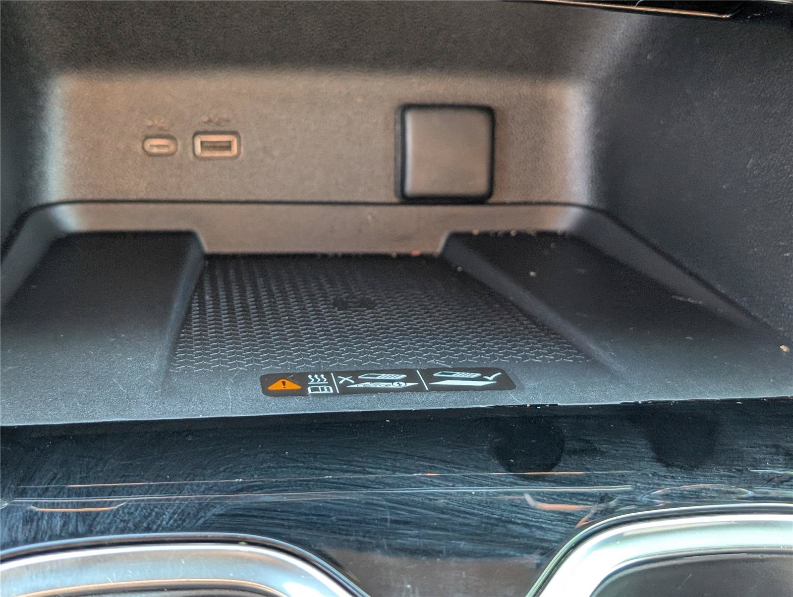 Used 2024 Chevrolet Traverse Z71 w/ LPO, Floor Liner Package AWD/4WD image 27