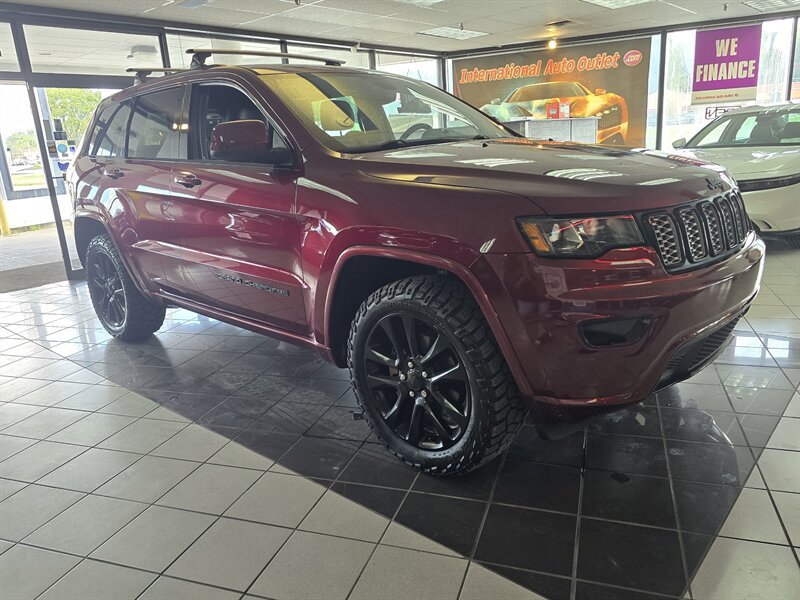 Used 2018 Jeep Grand Cherokee Altitude AWD/4WD image 3