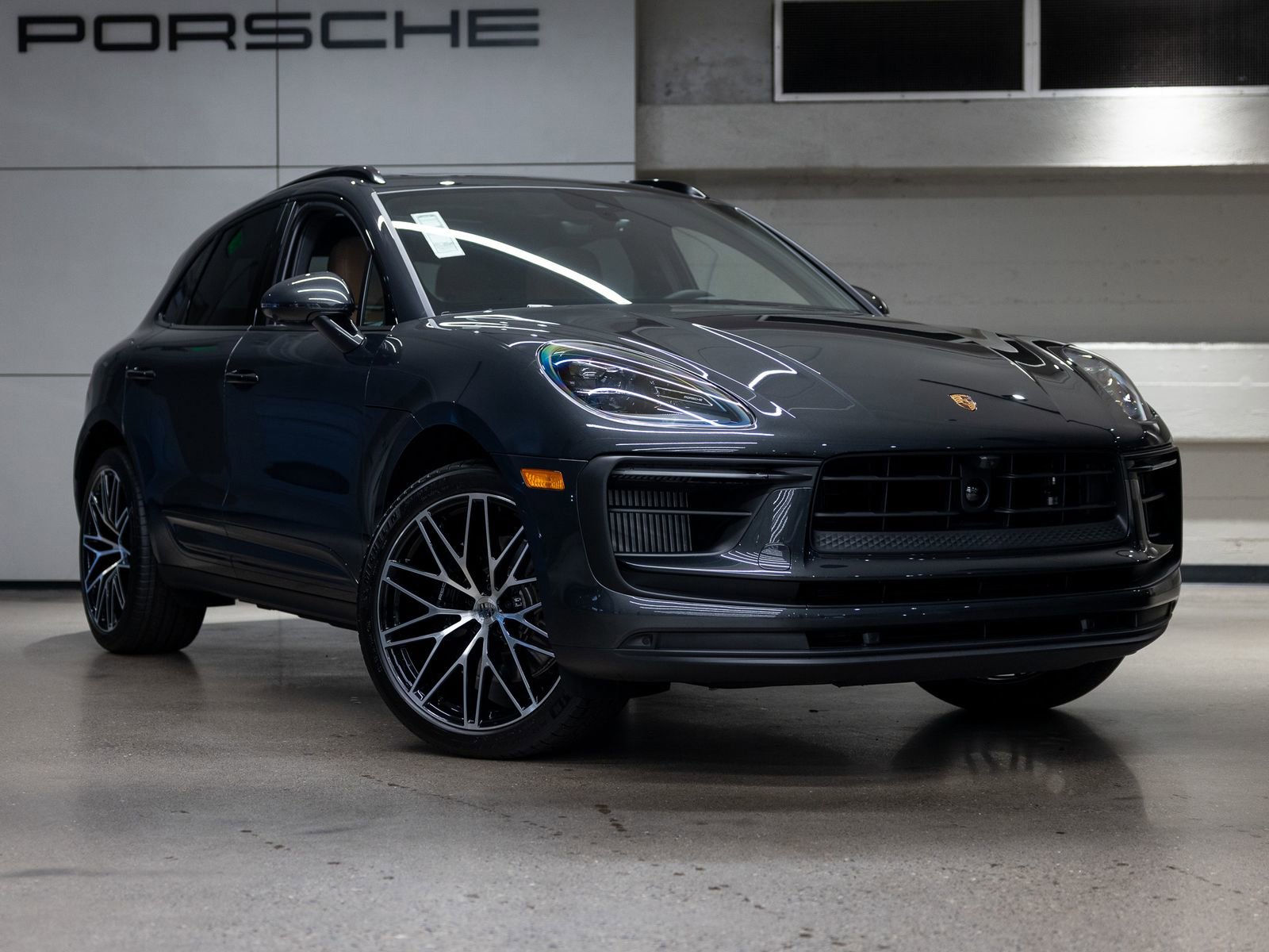 Certified 2025 Porsche Macan S image 10