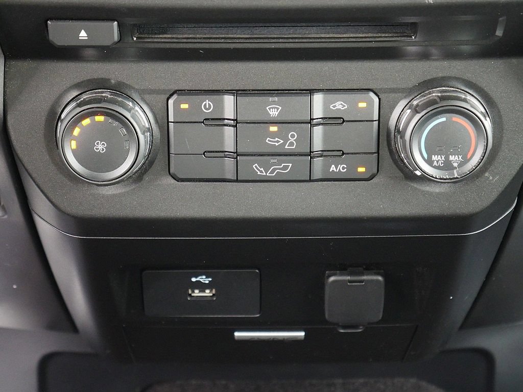 Used 2016 Ford F150 XLT AWD/4WD image 22