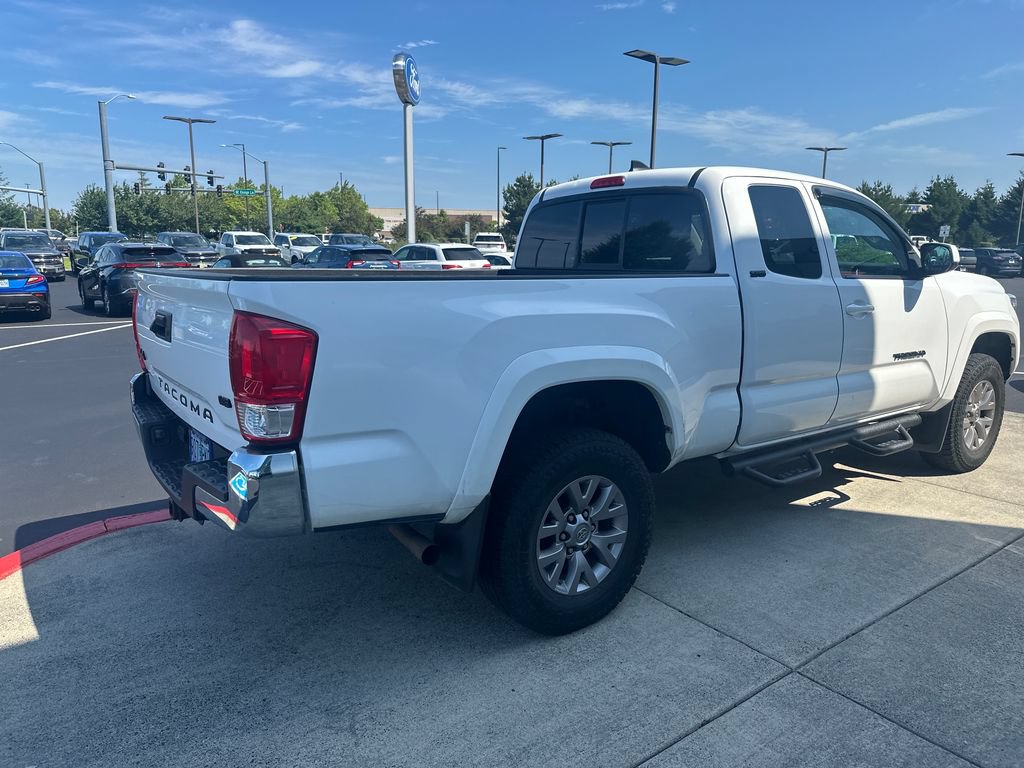 Used 2016 Toyota Tacoma SR5 w/ SR5 Appearance Package (SN) AWD/4WD image 4