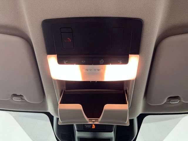 Certified 2025 Nissan Rogue SV FWD image 34