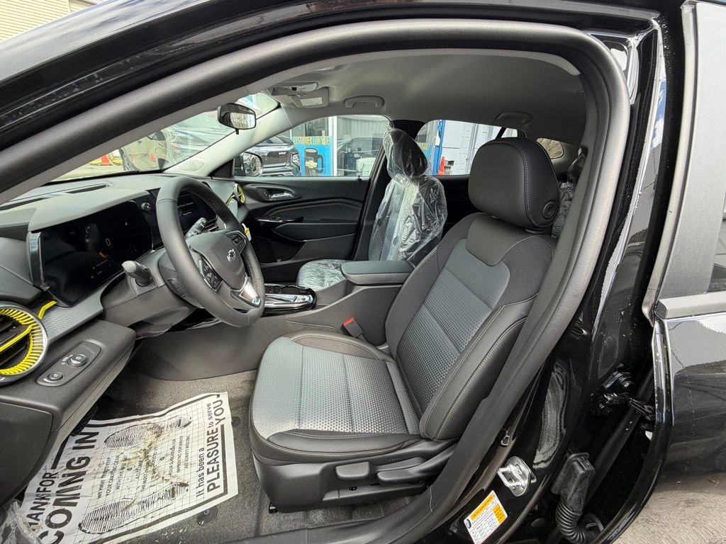 New 2026 Chevrolet Trax LT w/ Midnight Edition image 9