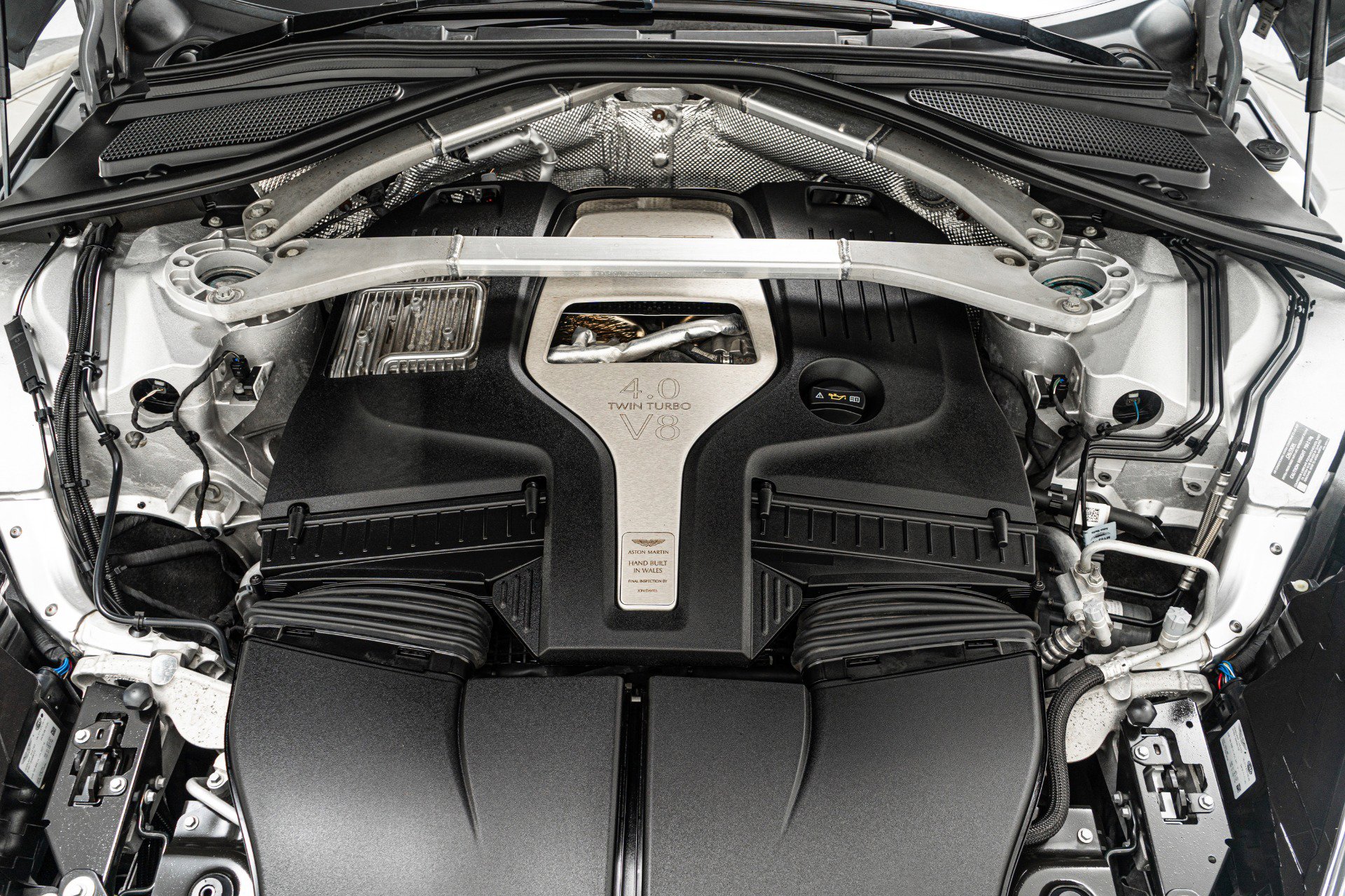 Used 2021 Aston Martin DBX image 12