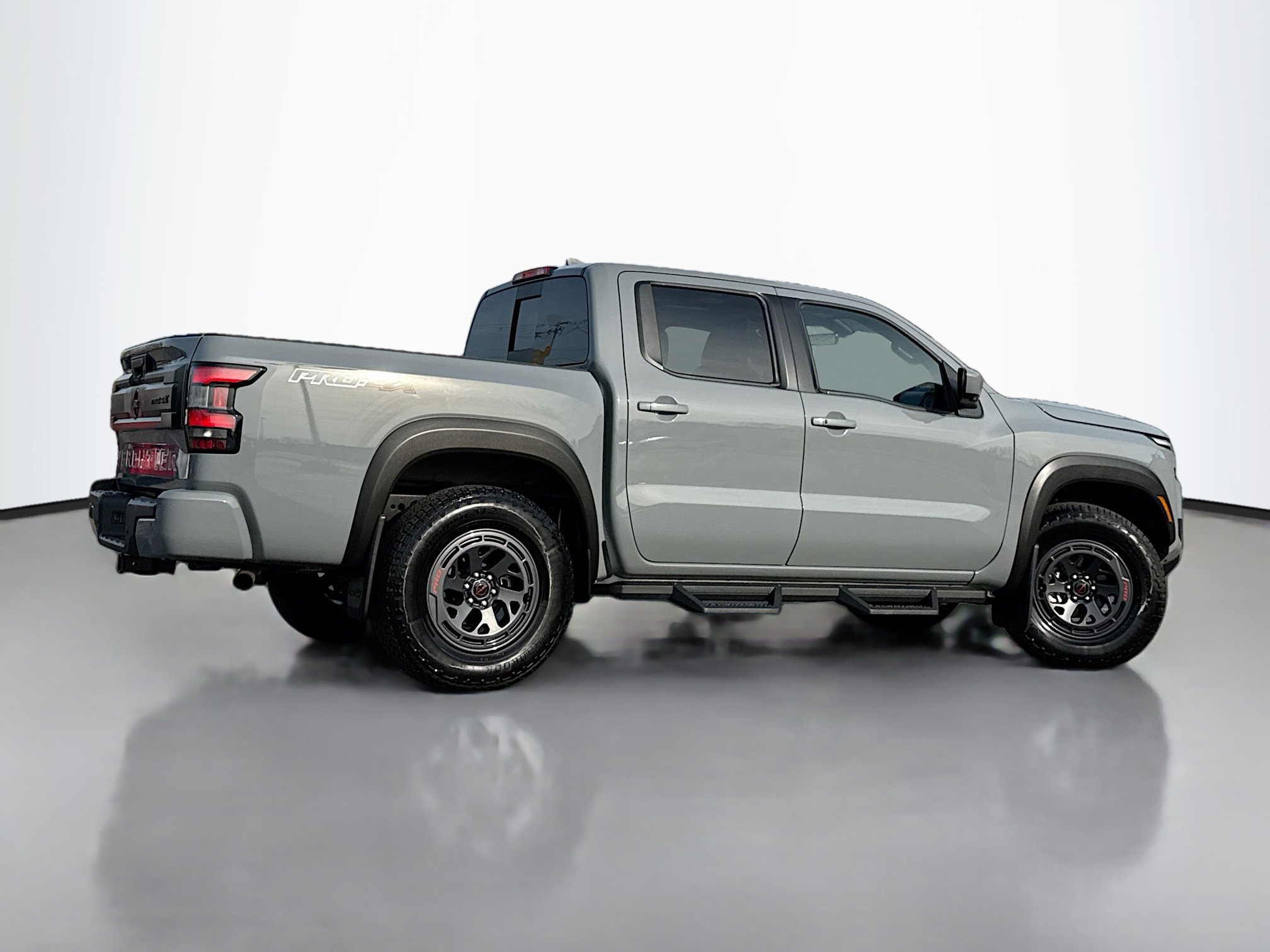 Used 2025 Nissan Frontier PRO-4X w/ Pro Premium Package image 2