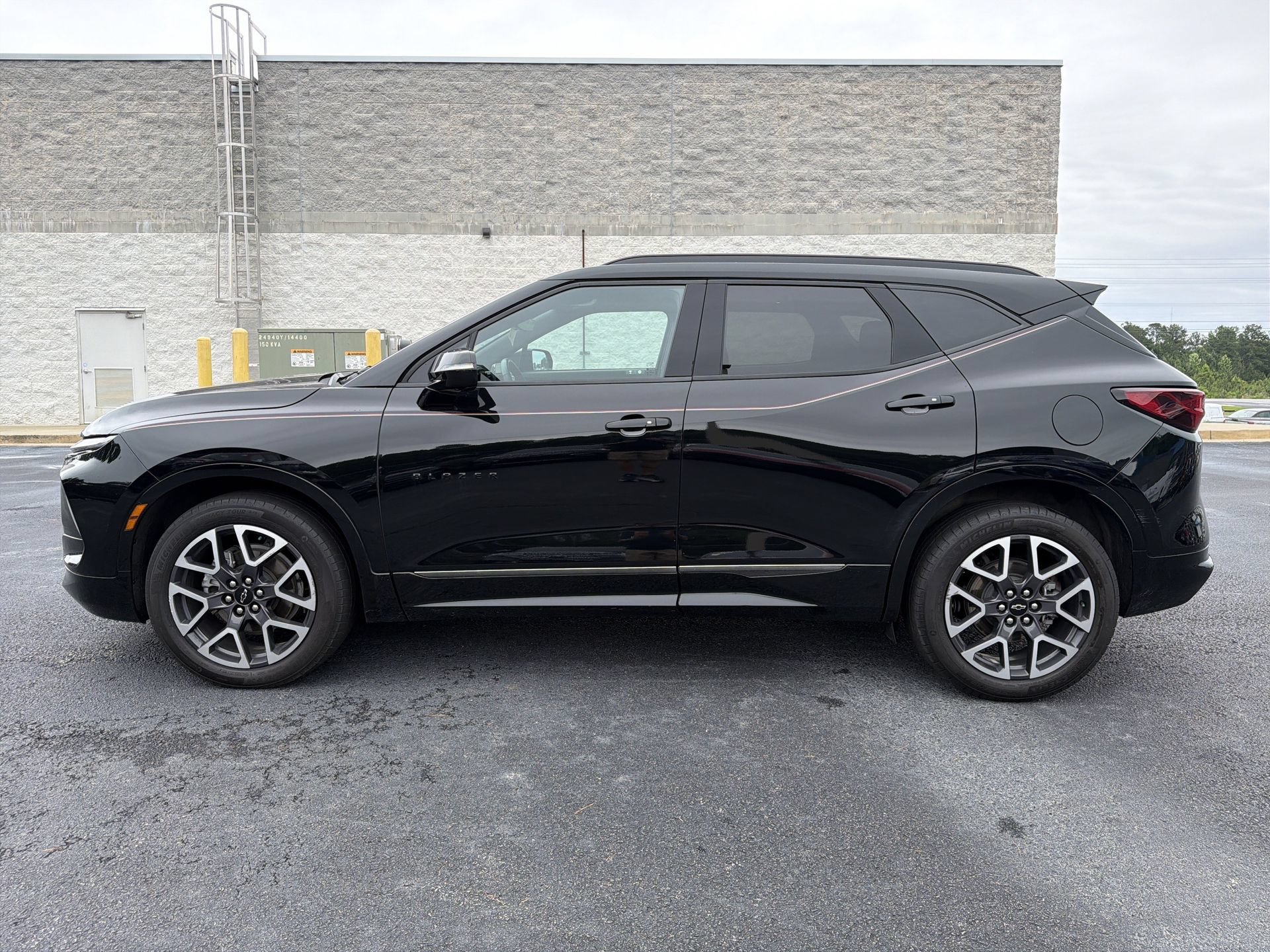 Used 2023 Chevrolet Blazer RS w/ Driver Confidence II Package AWD/4WD image 11
