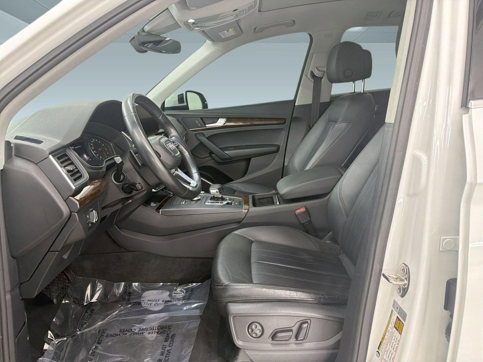 Used 2020 Audi Q5 Premium w/ Convenience Package image 5