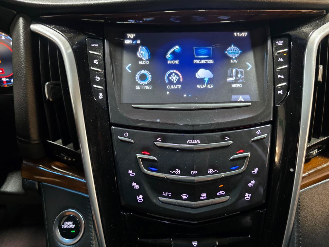 Used 2020 Cadillac Escalade ESV Luxury AWD/4WD image 37