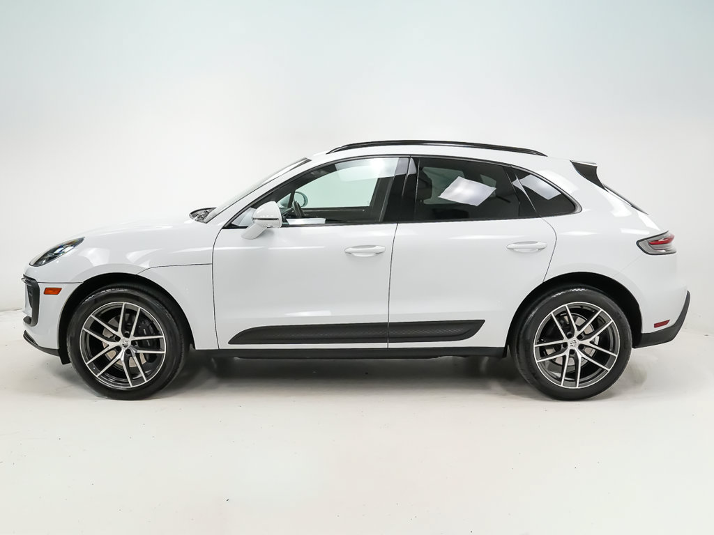 Certified 2024 Porsche Macan AWD/4WD image 2