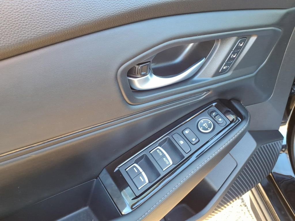 Used 2024 Honda Accord Touring image 11