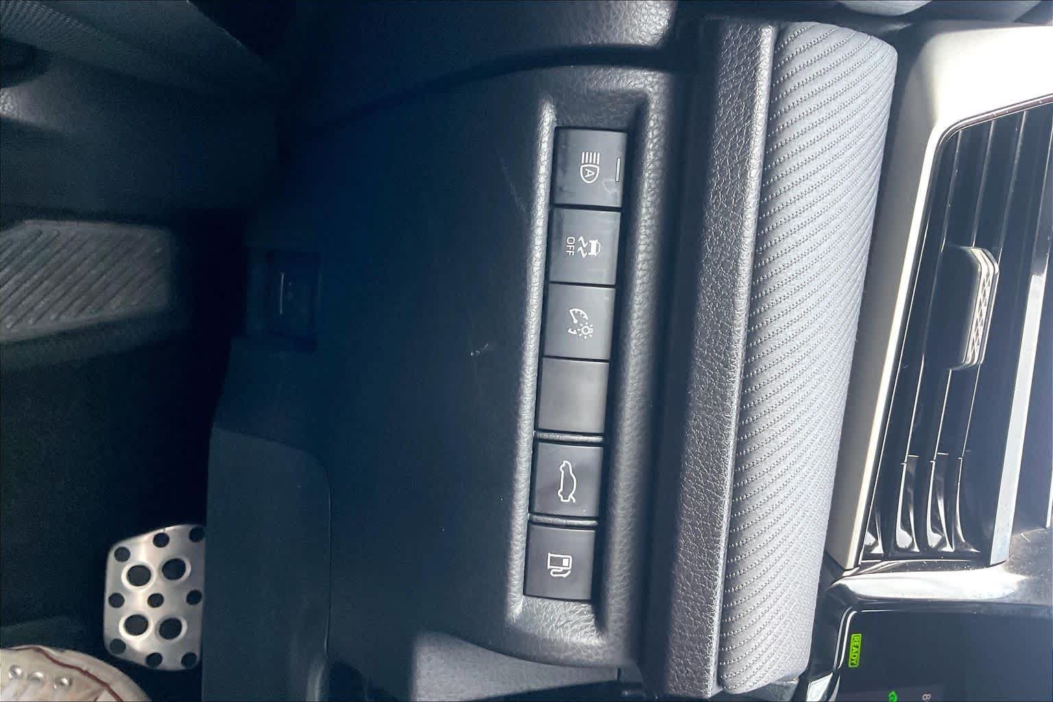 Used 2025 Toyota Camry SE FWD image 33