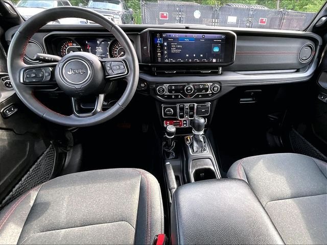 Used 2024 Jeep Wrangler Unlimited Rubicon AWD/4WD image 16