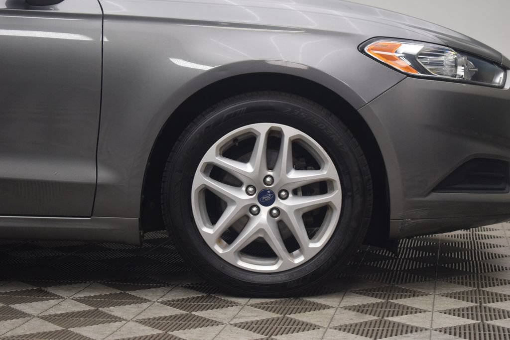 Used 2014 Ford Fusion SE FWD image 25