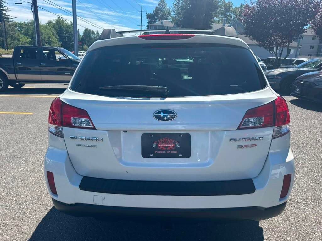 Used 2012 Subaru Outback 3.6R Limited w/ Moonroof Pkg AWD/4WD image 7