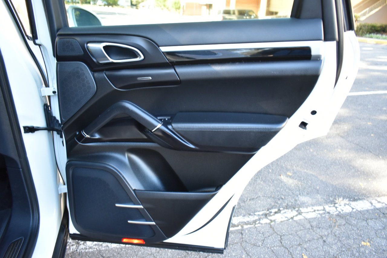 Used 2018 Porsche Cayenne Platinum Edition image 37