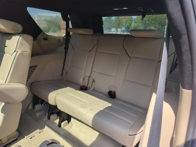 Used 2023 Cadillac Escalade Premium Luxury AWD/4WD image 19