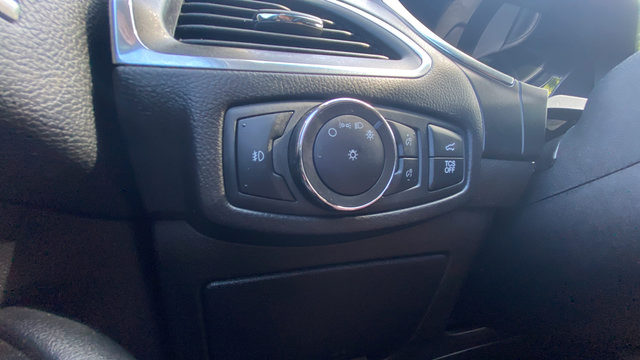 Used 2020 Ford Edge Titanium AWD/4WD image 19