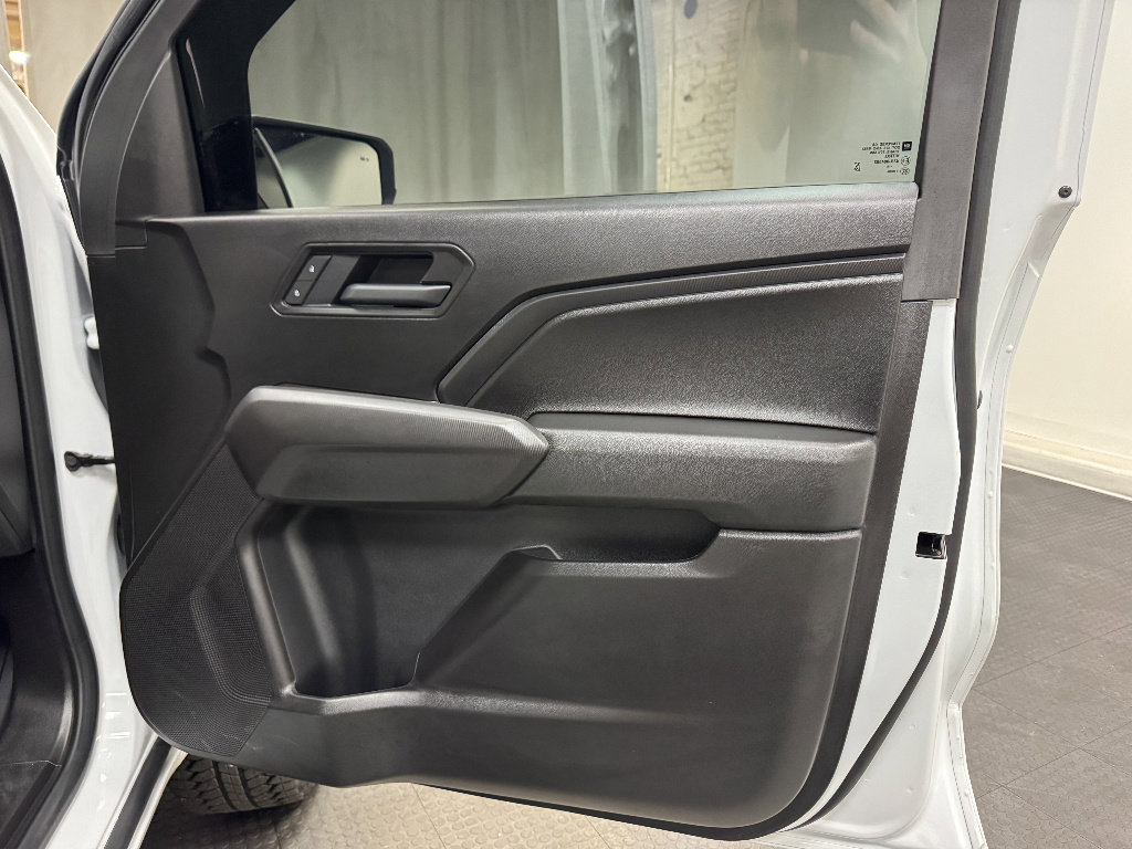 Used 2025 Chevrolet Colorado Trail Boss w/ Midnight Edition AWD/4WD image 21