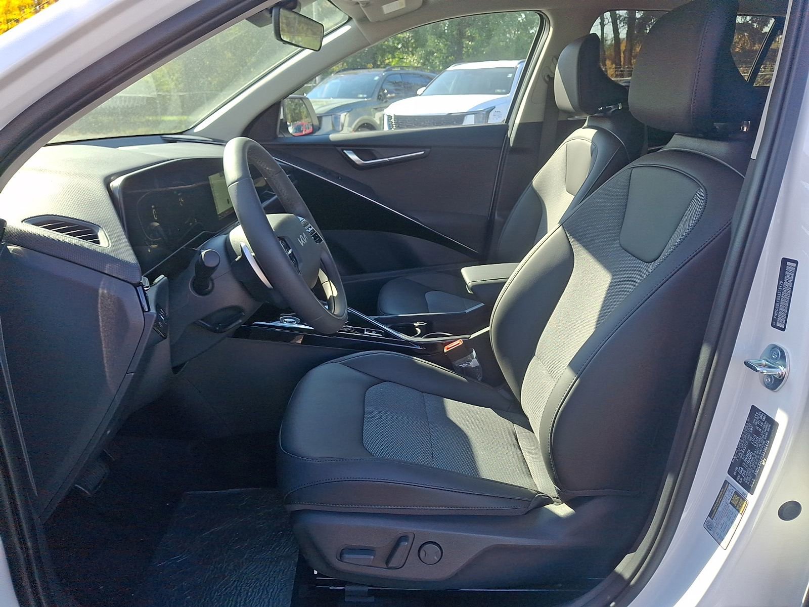 New 2025 Kia Niro EX w/ EX Cold Weather Package image 14