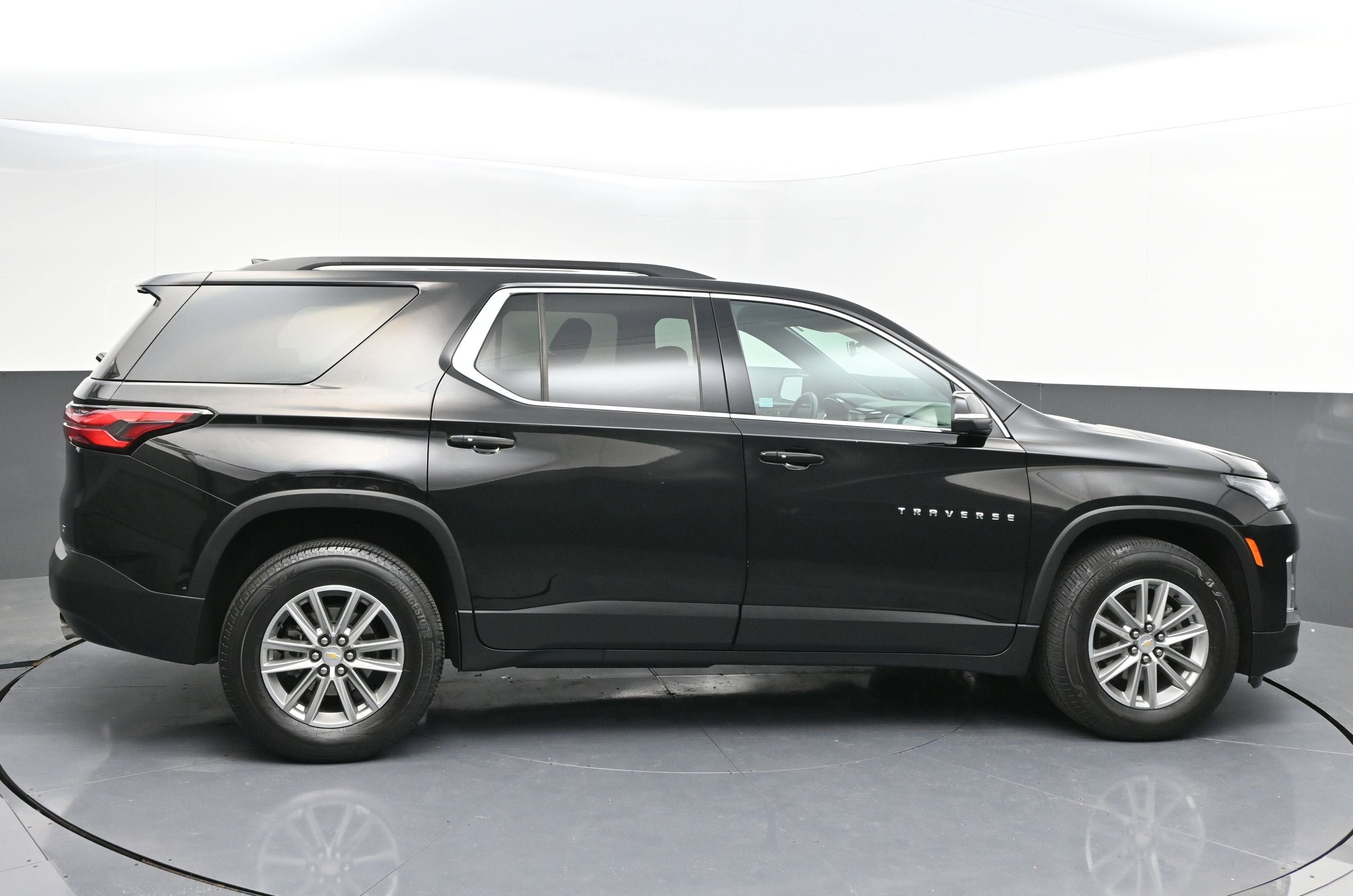 Certified 2023 Chevrolet Traverse LT AWD/4WD image 8