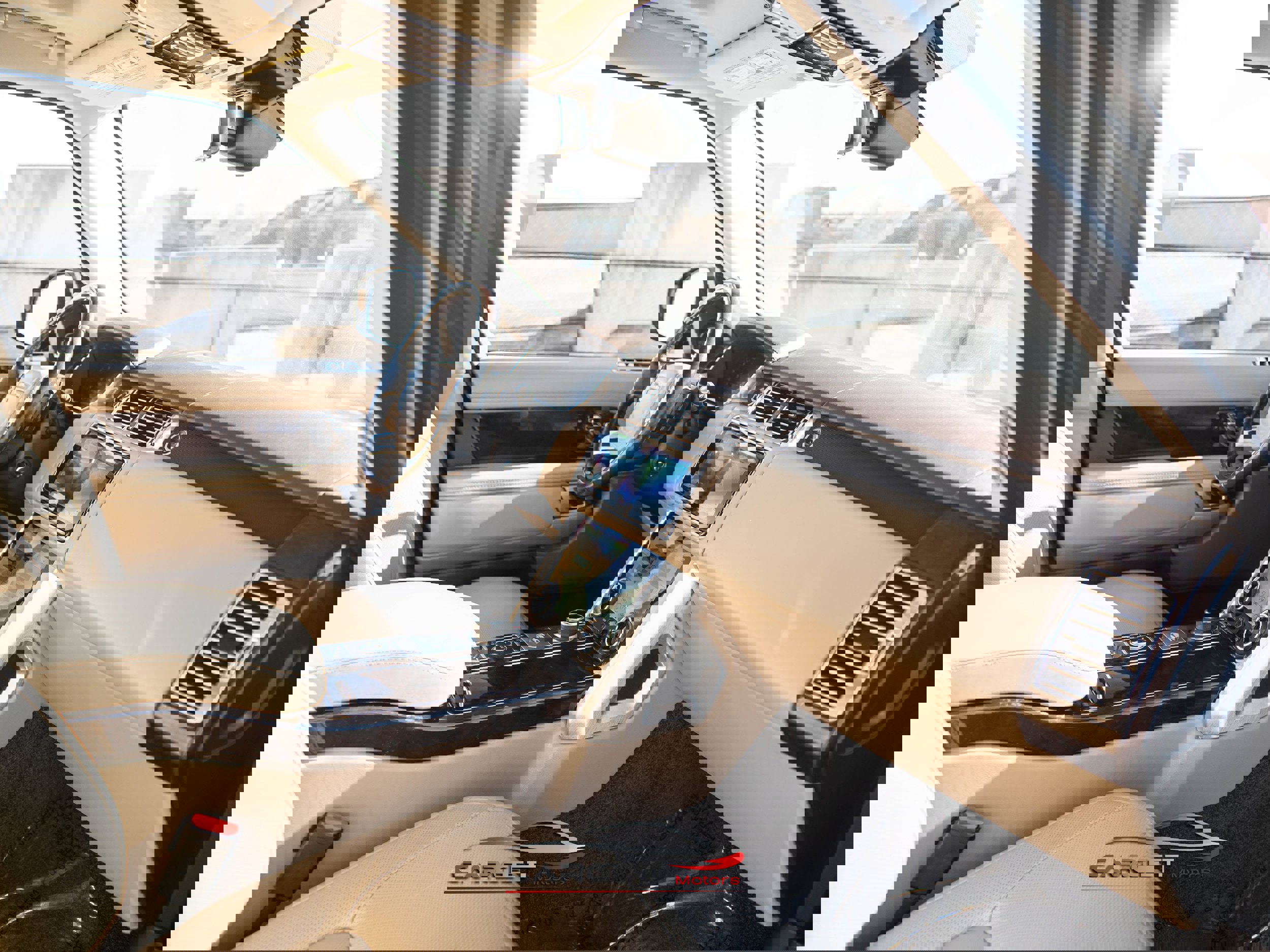 Used 2020 Land Rover Range Rover HSE image 15