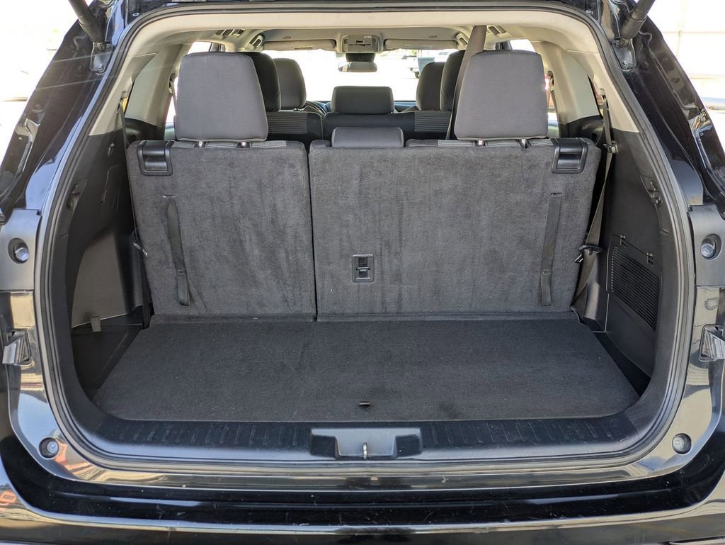 Used 2024 Toyota Highlander LE image 26