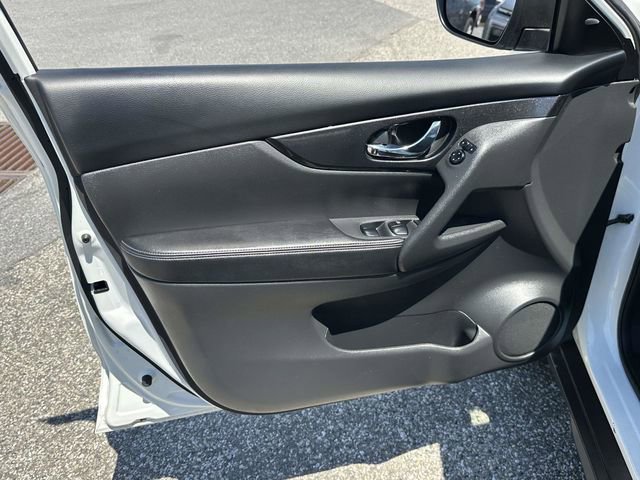 Used 2018 Nissan Rogue SV FWD image 14