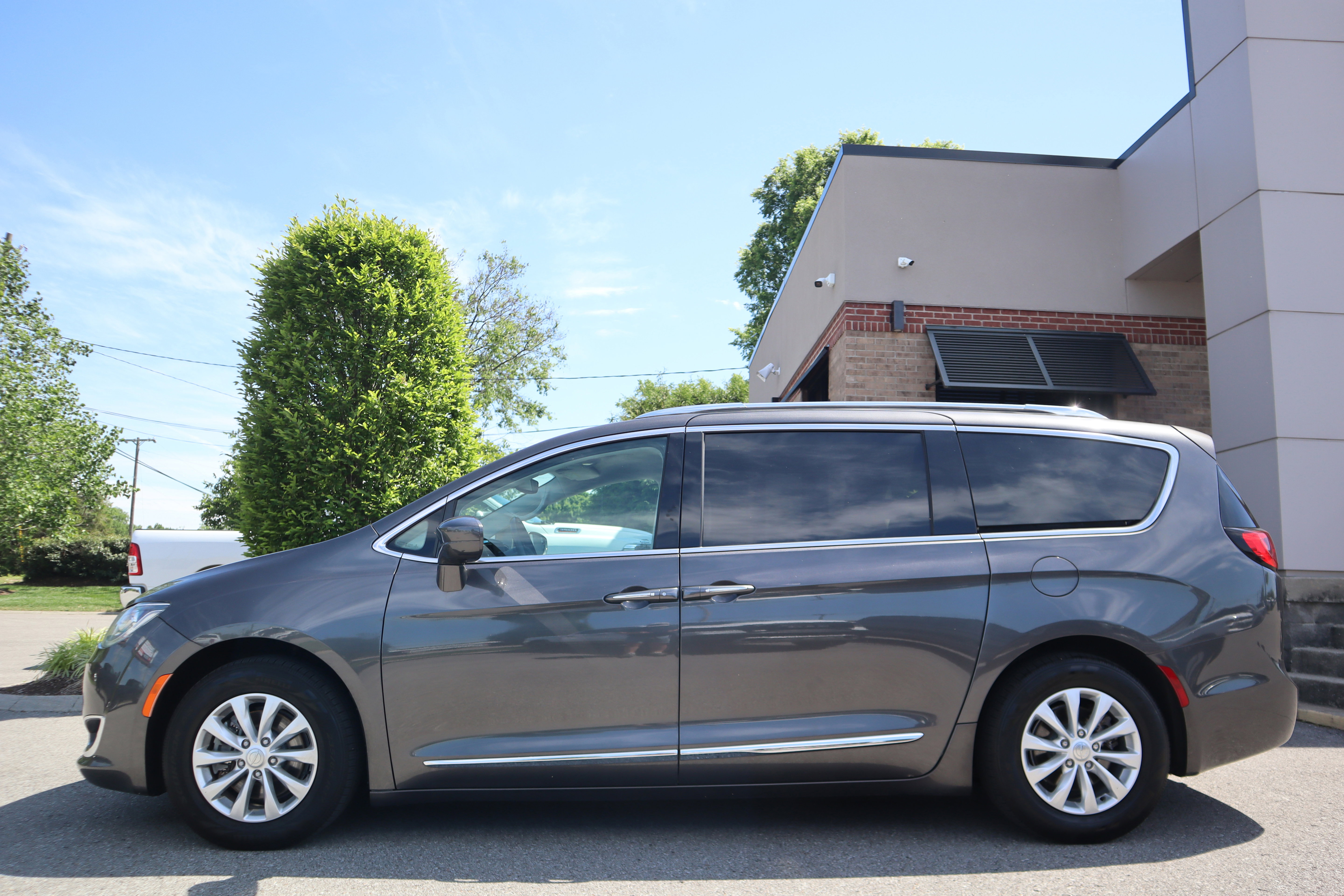 Used 2018 Chrysler Pacifica Touring-L Plus FWD image 10