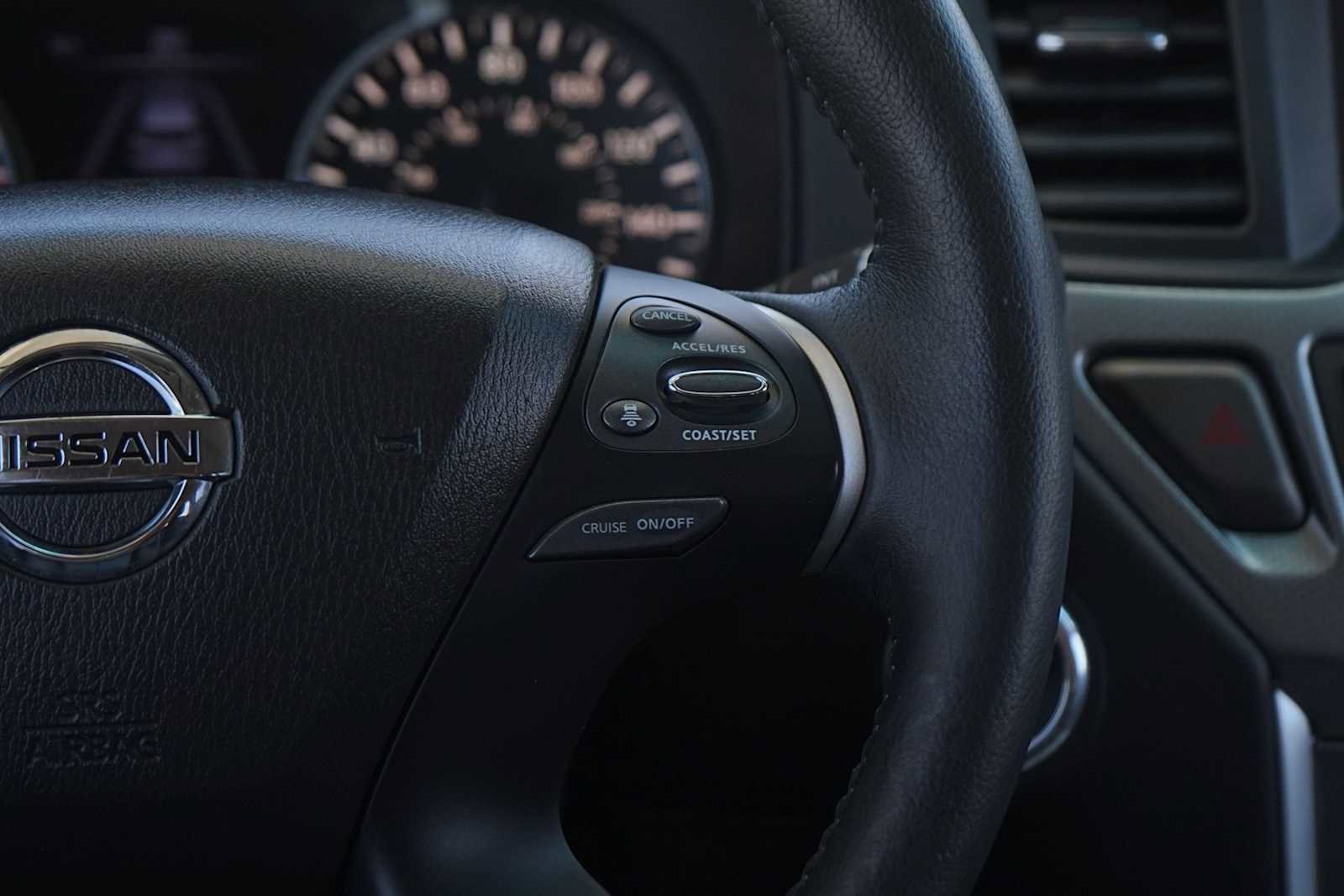 Used 2019 Nissan Pathfinder SL image 18