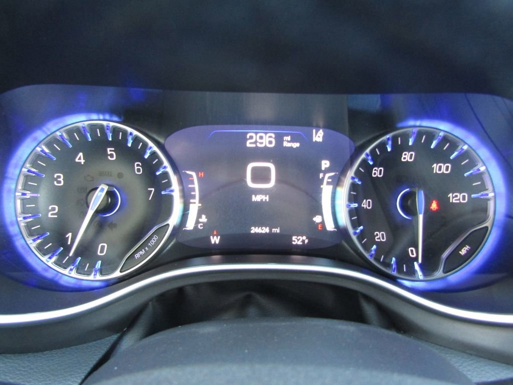 Used 2025 Chrysler Pacifica Select FWD image 28