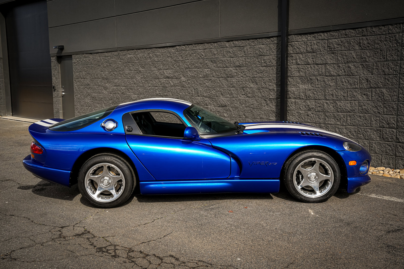 Used 1997 Dodge Viper GTS image 8