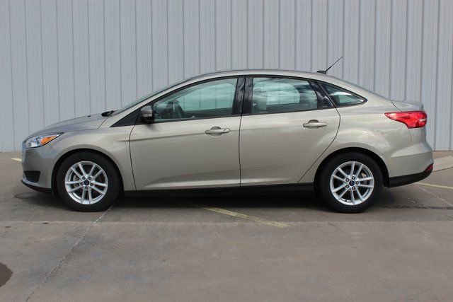 Used 2016 Ford Focus SE image 2