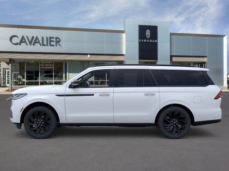 New 2026 Lincoln Navigator L Reserve AWD/4WD image 3