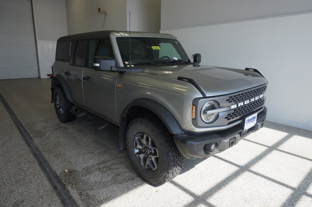 Used 2023 Ford Bronco Badlands image 2