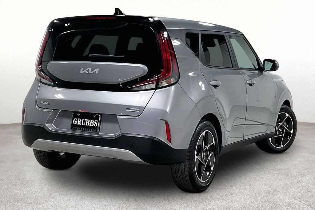 Used 2025 Kia Soul EX FWD image 2