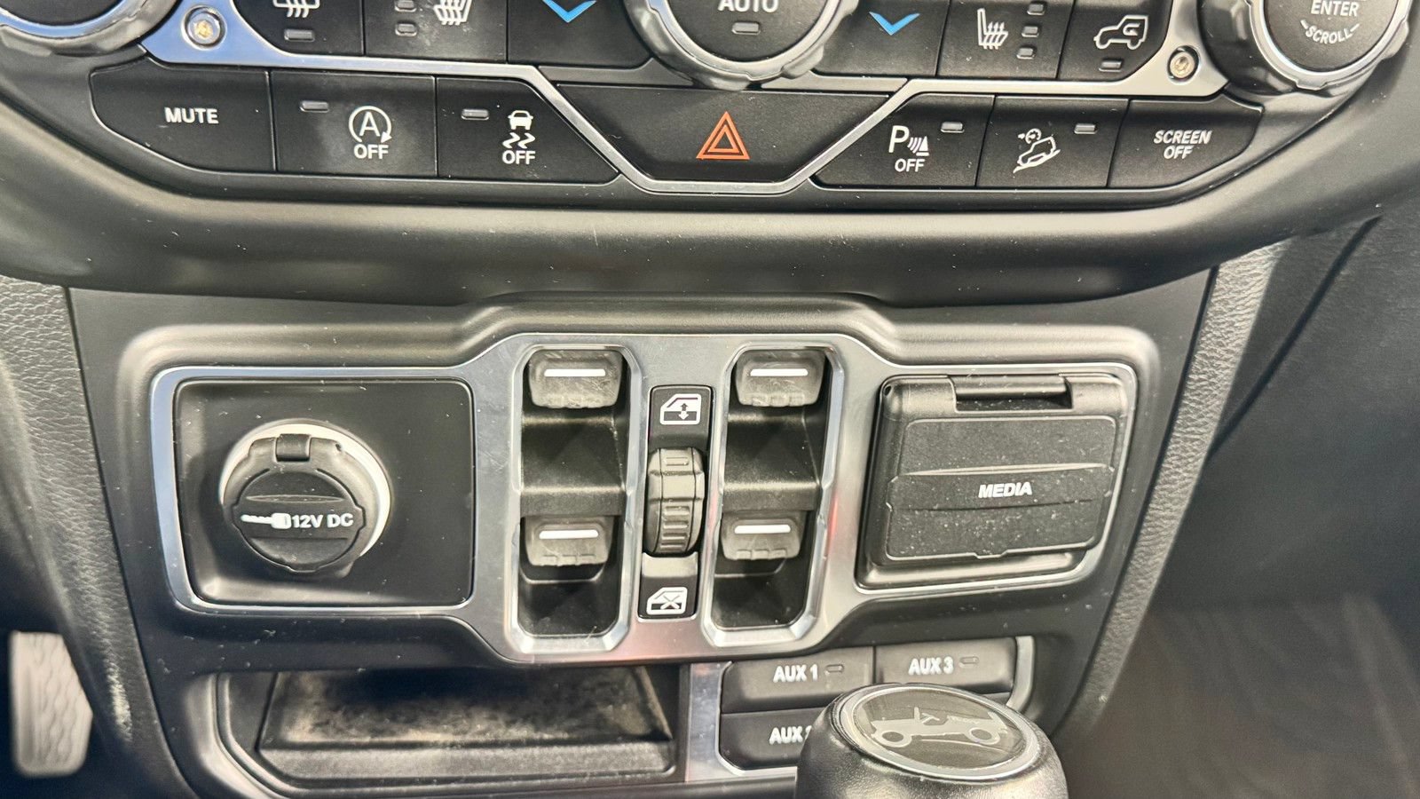 Used 2020 Jeep Wrangler Unlimited Sahara AWD/4WD image 28