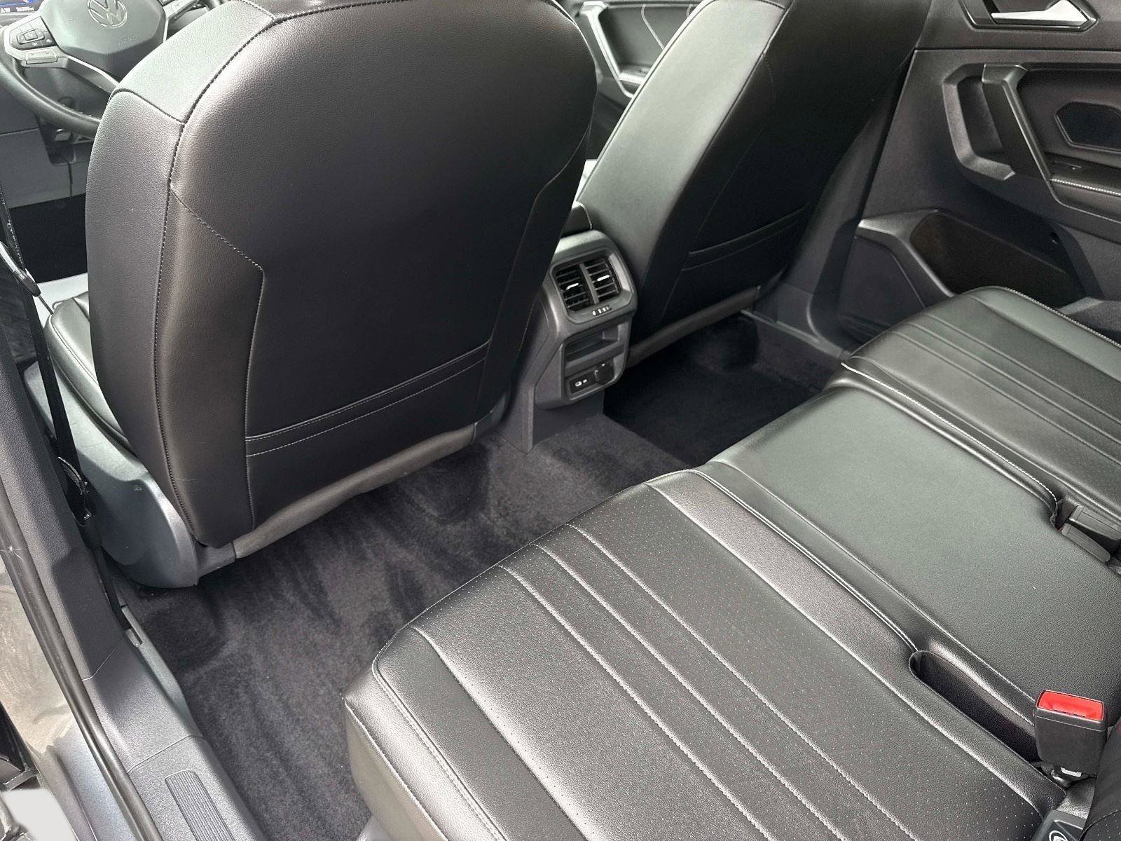 Used 2022 Volkswagen Tiguan SE w/ Panoramic Sunroof Package image 14