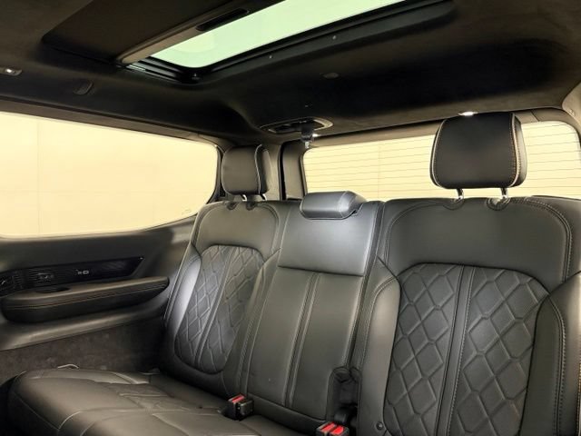Used 2023 Jeep Grand Wagoneer Series III AWD/4WD image 28
