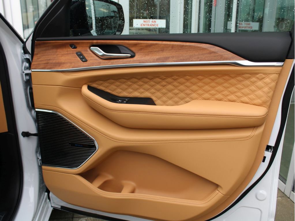 New 2025 Jeep Grand Cherokee Summit image 30