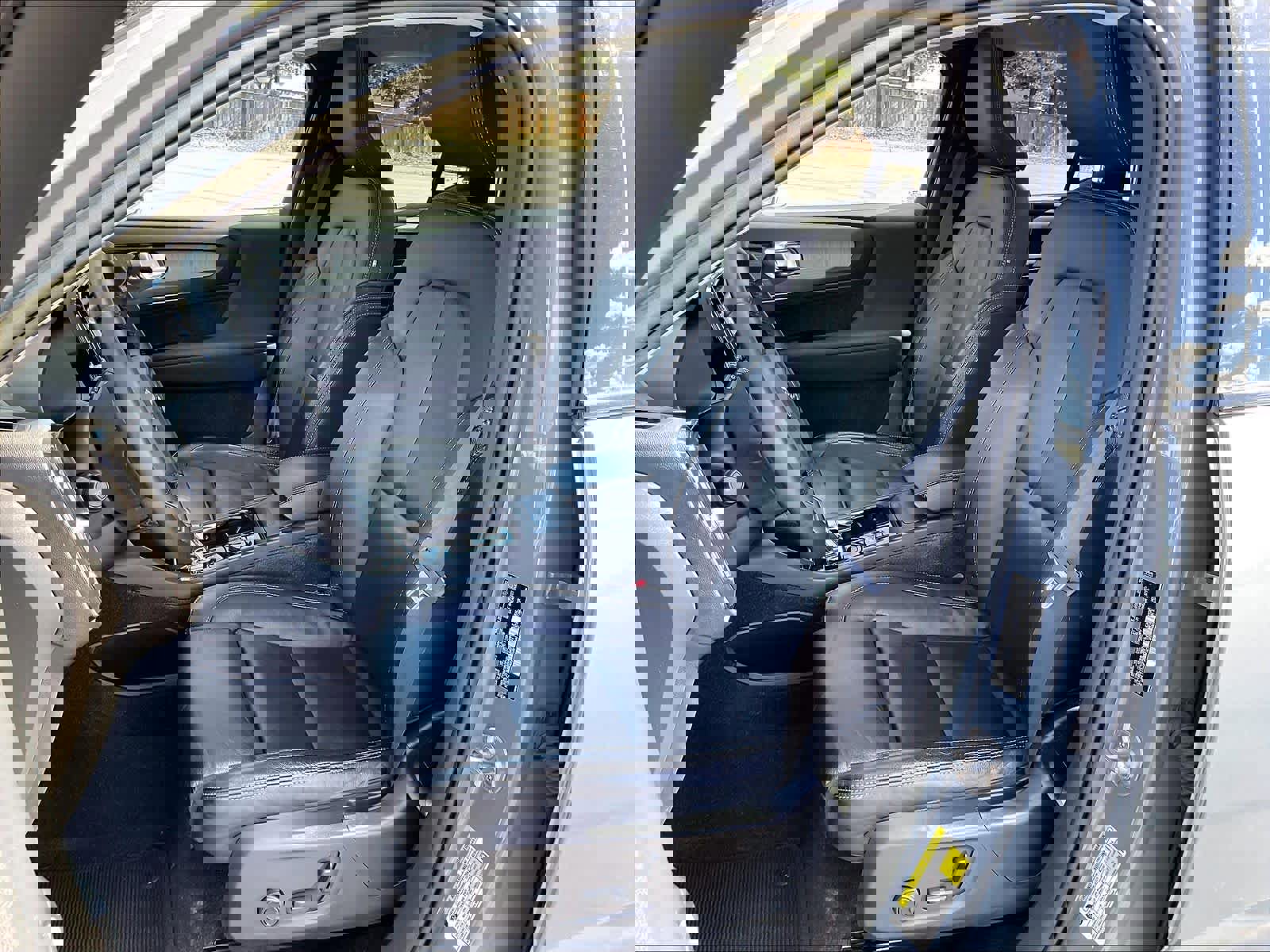 Used 2023 Volvo XC40 B5 Plus w/ Protection Package Premier image 27